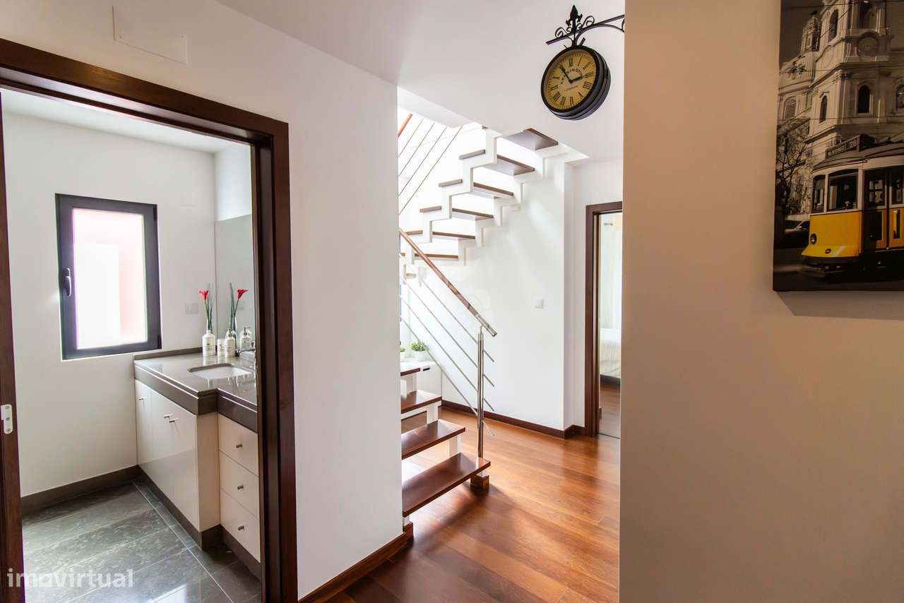 Apartamento T4 Duplex Costa da Guia-31