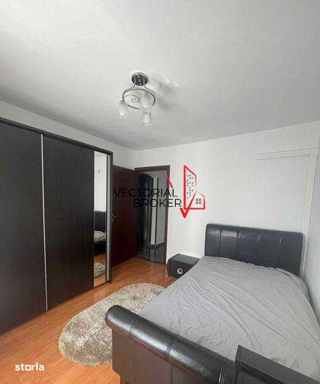 Inchiriere Apartament 3 camere, Cernauti,curat,mobilat - Imagine principală: 4/8