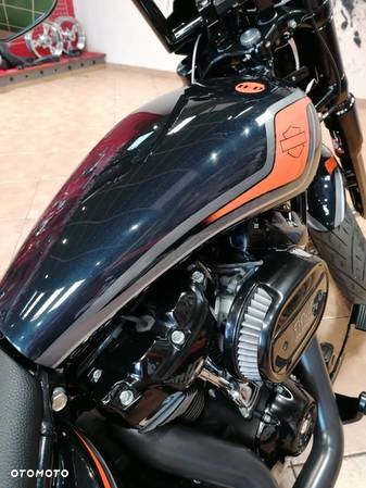 Harley-Davidson Softail Breakout - 12