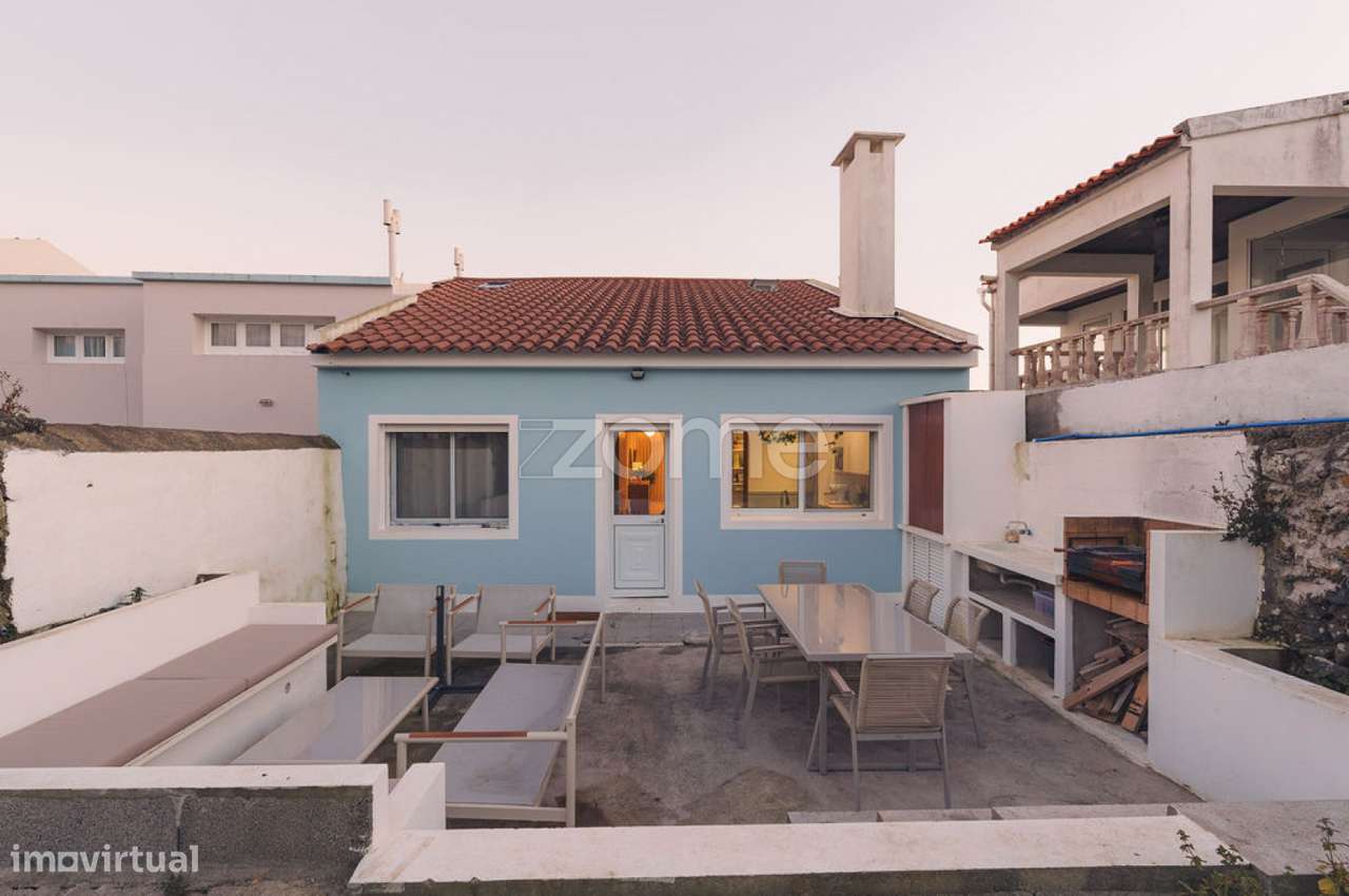 Moradia T2+1 Renovada a 100m do Mar – São Roque-31