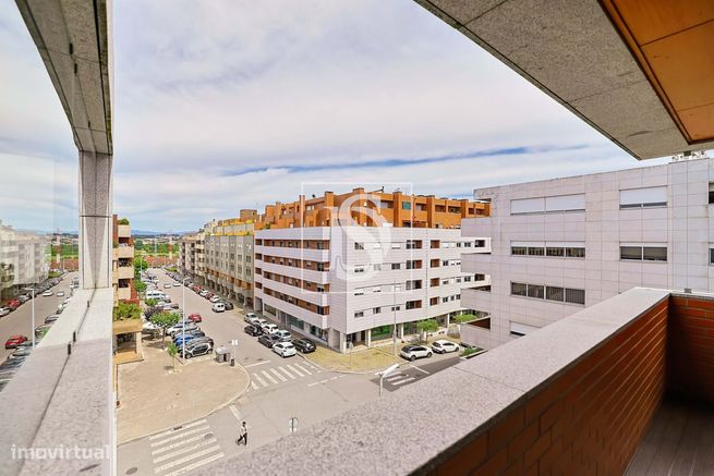 T3 c/ NOVO, Mobilado, c/ Terraço, Churrasqueira e Duas Garagens – Cent-34