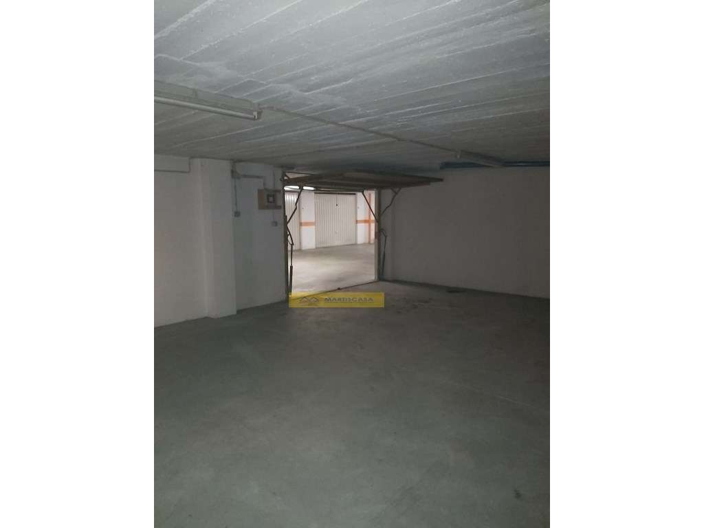 Garagem Box c/ 50 m2 - Quinta das Flores- Massamá-5