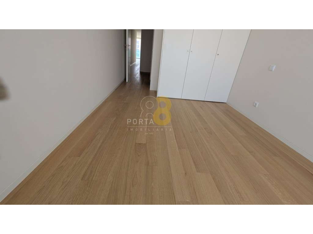T2 Exclusivo com Terraço de 80 m² | 2 Suites | Piscina e Garagem Box-15