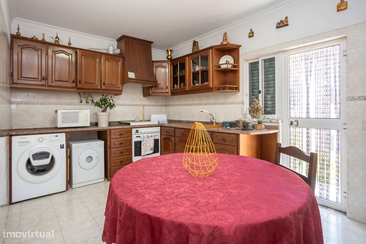 Moradia Geminada com Jardim, Cave e Garagem.-21