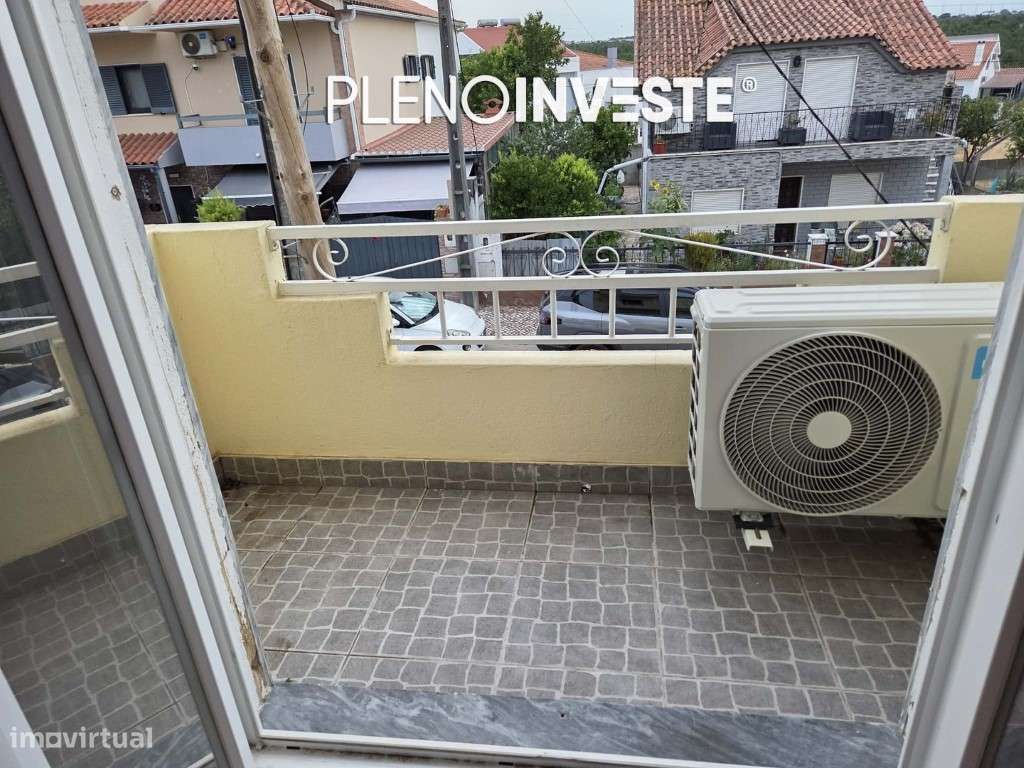 Moradia T3 com sótão aproveitado na Quinta do Conde-31