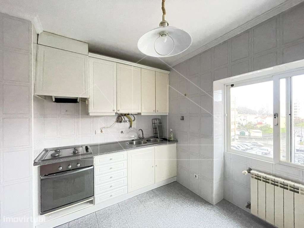 Apartamento T3 em Esgueira - Conforto, Espaço e Excelente Localização-0