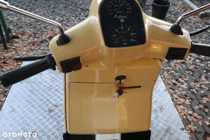 Piaggio Vespa - 10