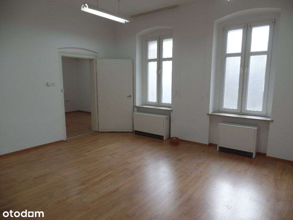 Obszerne mieszkanie w centrum Katowic-14