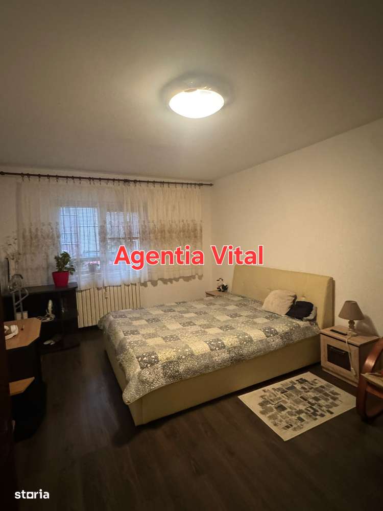 Apartament Sarari decomandat p/4 cu balcon - Imagine principală: 5/9