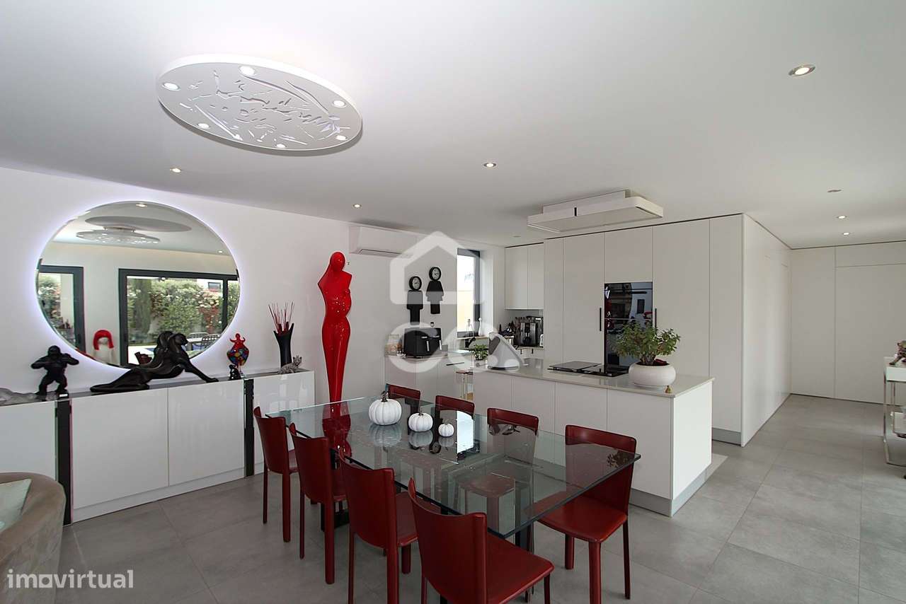 Moradia T3 com piscina, terraço e garagem ampla em Alcantarilha-6