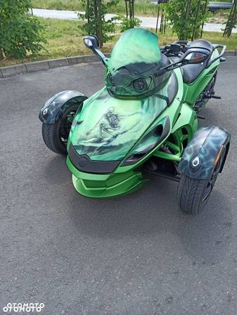 Can-Am Spyder - 9