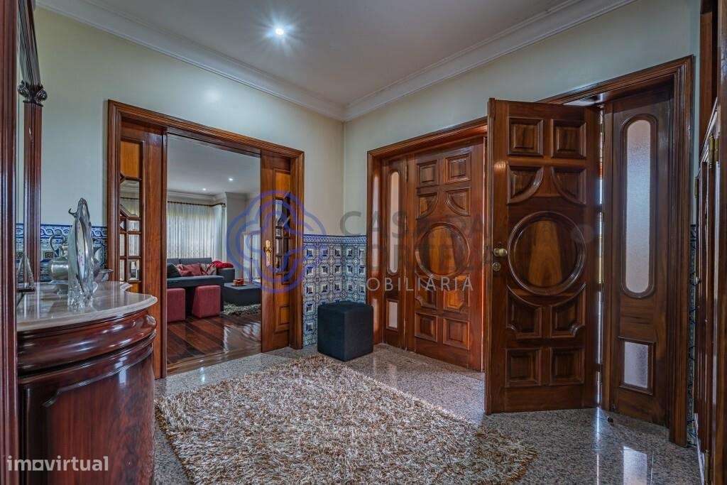 Moradia Exclusiva com 1.800 m2 de Terreno em Castêlo da Maia - Porto - Grande imagem: 5/47