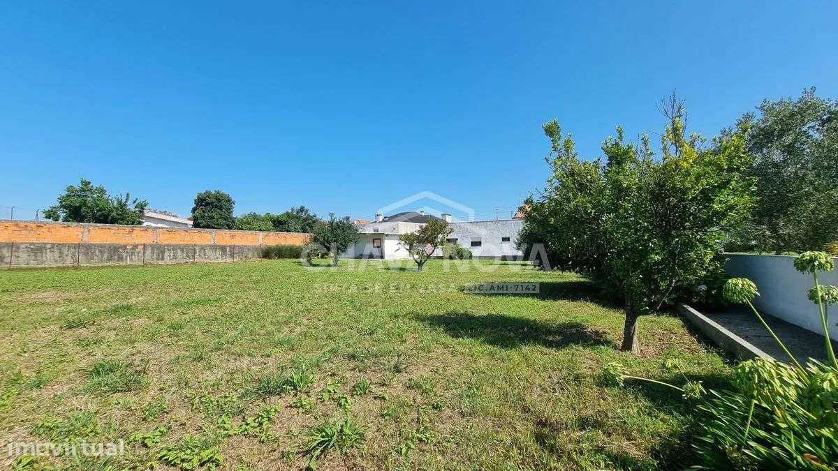 Moradia isolada 4 frentes c/terreno em Serzedo (Gaia)-38