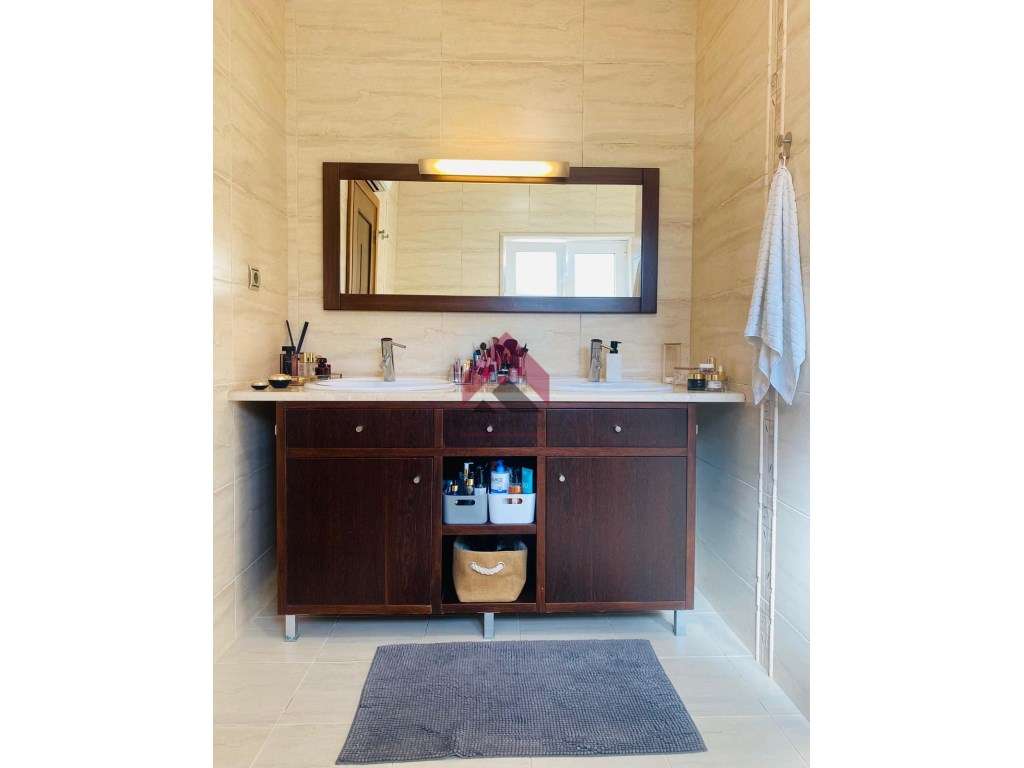 Moradia T6 Isolada na Palhaça-31