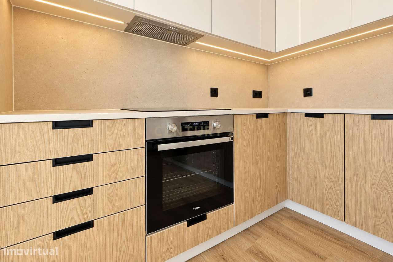 Espectacular Apartamento T3, totalmente remodelado, no centro do Monti-8