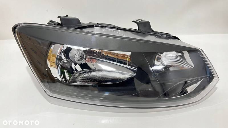 REFLEKTOR PRAWY VW POLO V 6R 2009-2014 - 1