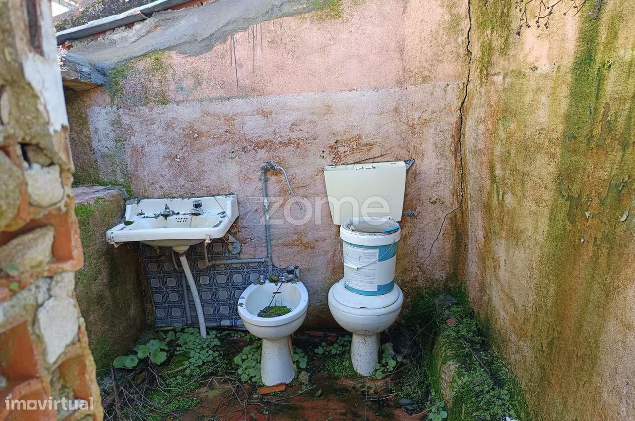 Reerguer com Estilo: Moradia T2 com Vista sobre Paços, Sabrosa-9