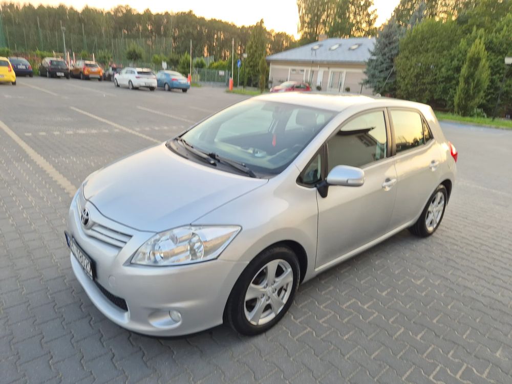 Toyota Auris I (2006-2012) 1.6 Luna 2012