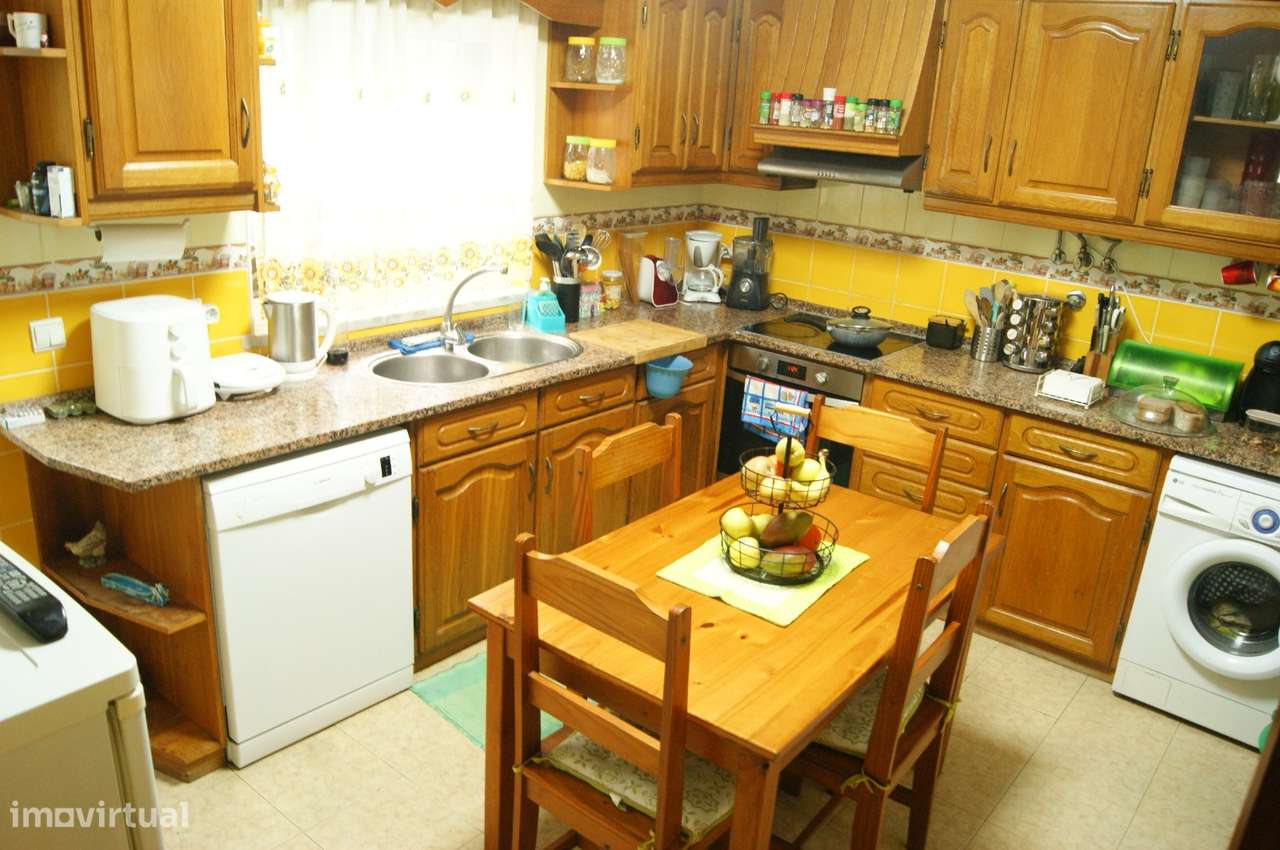 Moradia com 4 assoalhadas em ótimo estado.-7