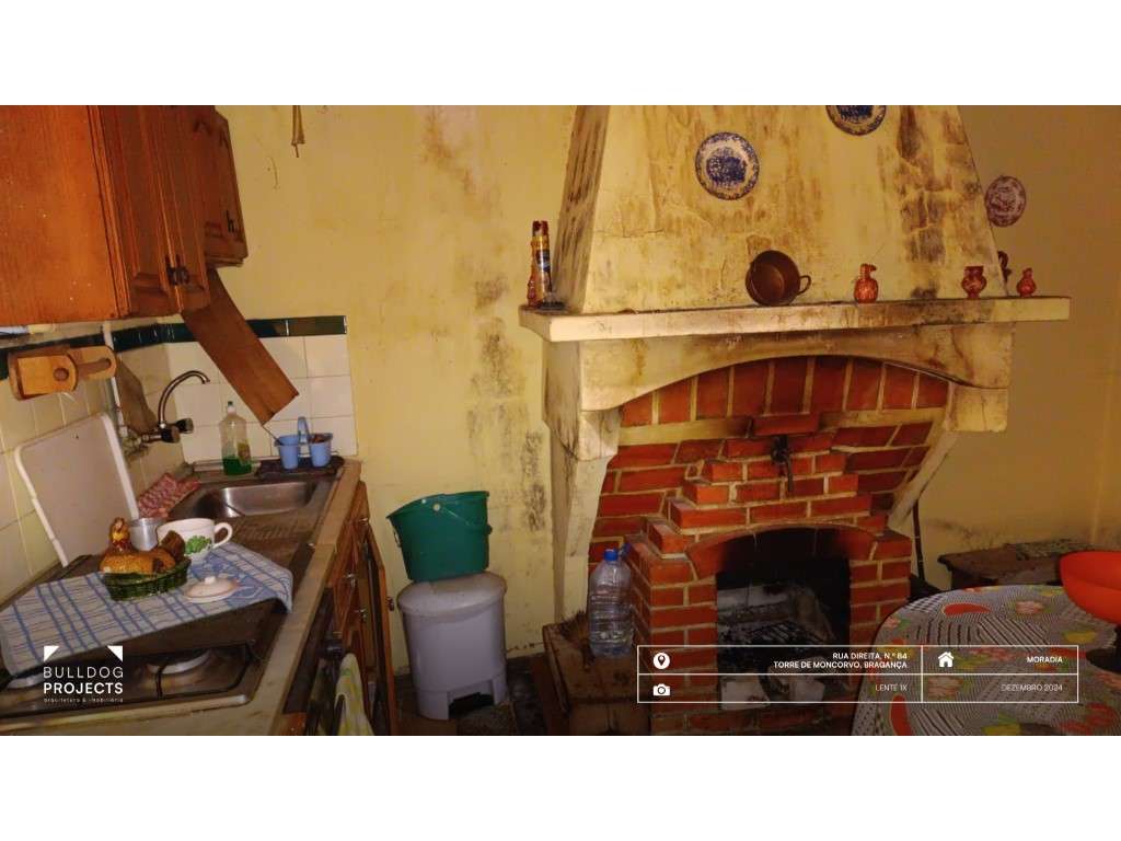 Moradia com 9 assoalhadas na Rua Direita, Carviçais-15