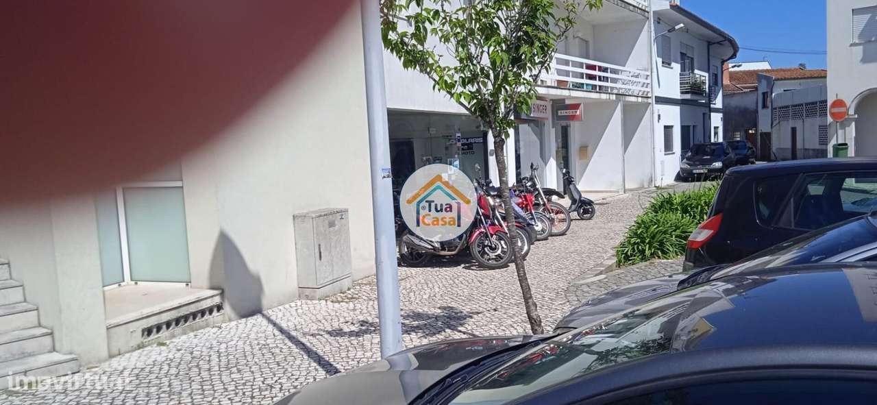 Loja com a área de 108 m2 situada no centro da cidade de Cantanhede - Grande imagem: 3/13