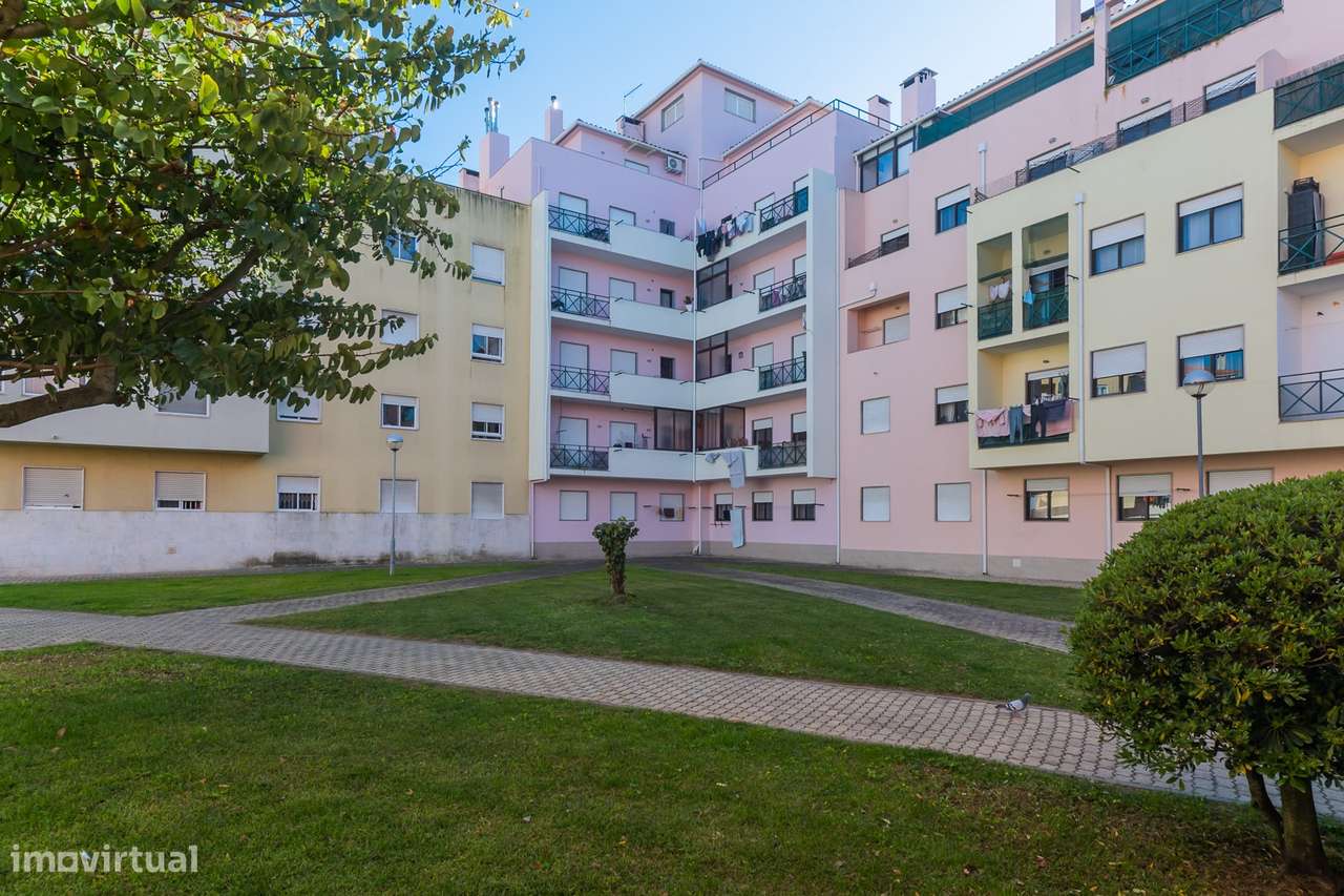 Apartamento T2 na Quinta do Conde com área de 136m2-55