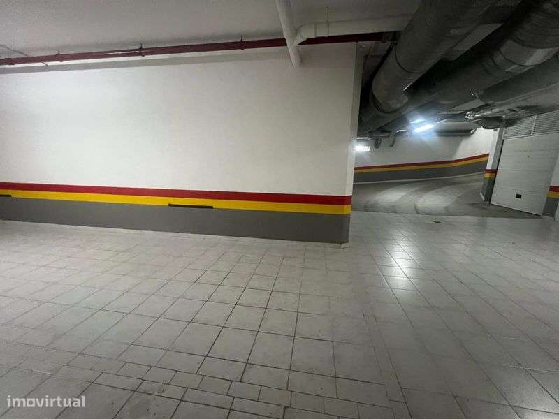 Alugo parqueamento 2 carros, Infantado na Zona Nova - Grande imagem: 4/4