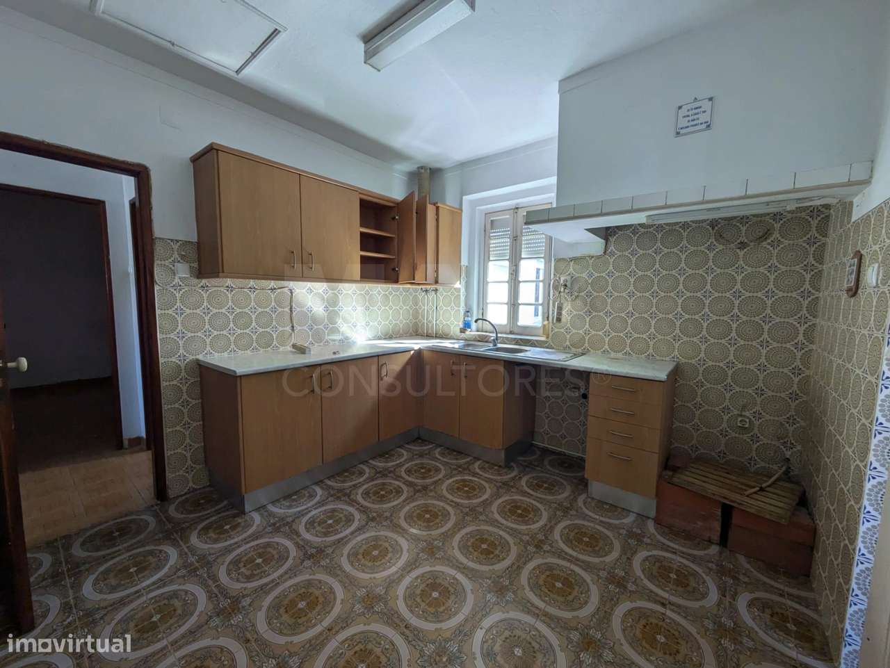 Moradia T2 com grande potencial em Ribamar – A 5 min da praia - Grande imagem: 3/29