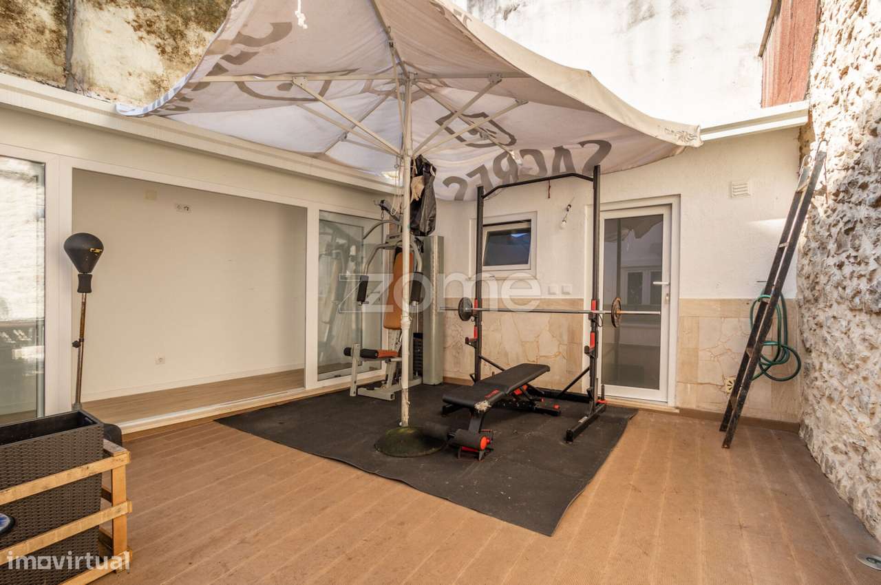 Prédio com grandes áreas no Centro de Leiria-10