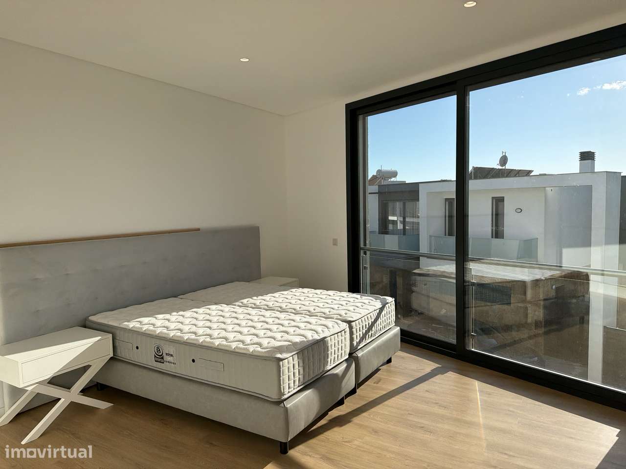 Moradia T4 NOVA com box e piscina-25