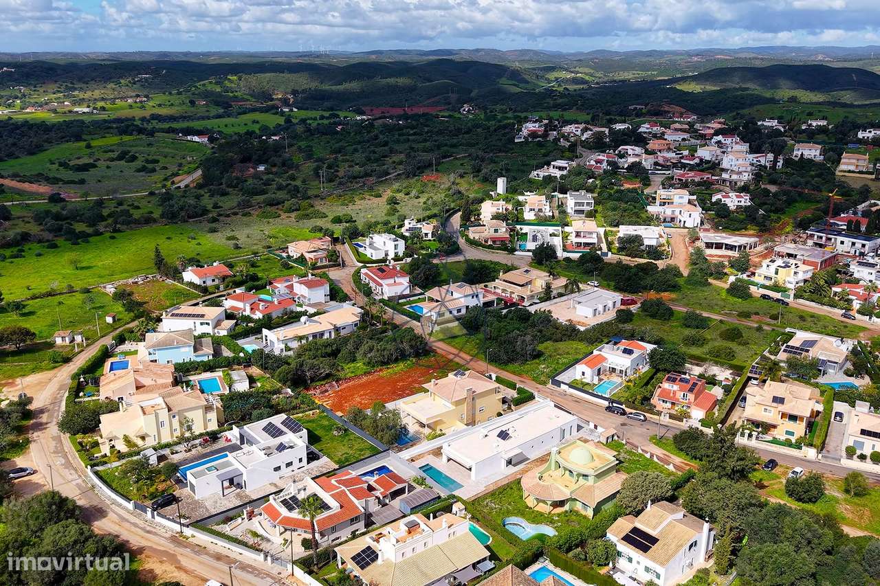 Moradia Nova com Piscina na Urbanização Monte Canelas - Portimão-47
