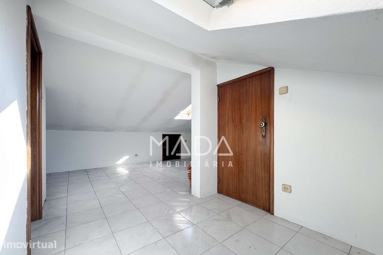 Apartamento T2+1 (último piso) c/sótão no centro histórico de Braga-28