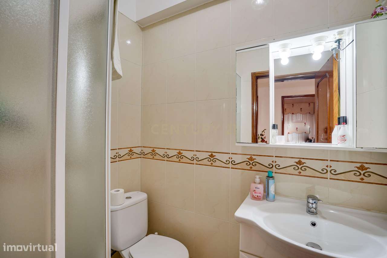 APARTAMENTO T3 COM GARAGEM E ARRECADAÇÃO - CASAL DO CHAPIM - ODIVELAS-20