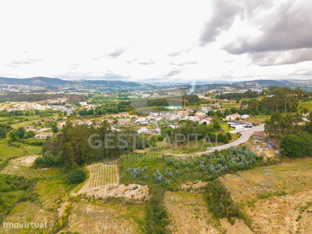 Moradia T4 Térrea de Luxo em Pedra com Terreno, Garagem e Levada Natur-45