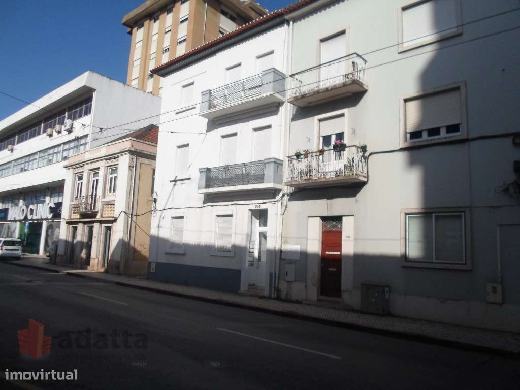 Apartamento T1 e garagem. Mobilado na Rua do Brasil, arrenda-se. - Grande imagem: 4/16