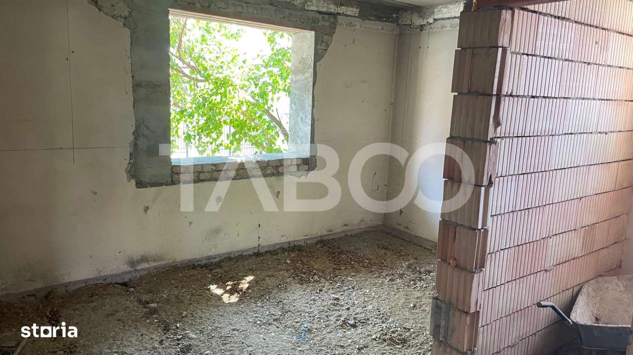 Cladire la rosu 300 mp utili + 130 mp anexe, 2 strazi, aproape centru - Imagine principală: 5/5