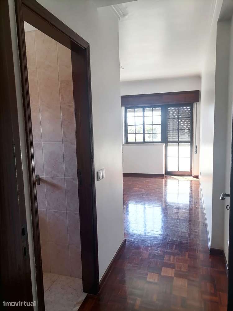 T3 Centro de Queijas, Oeiras. Com Parqueamento e Arrecadação.-36