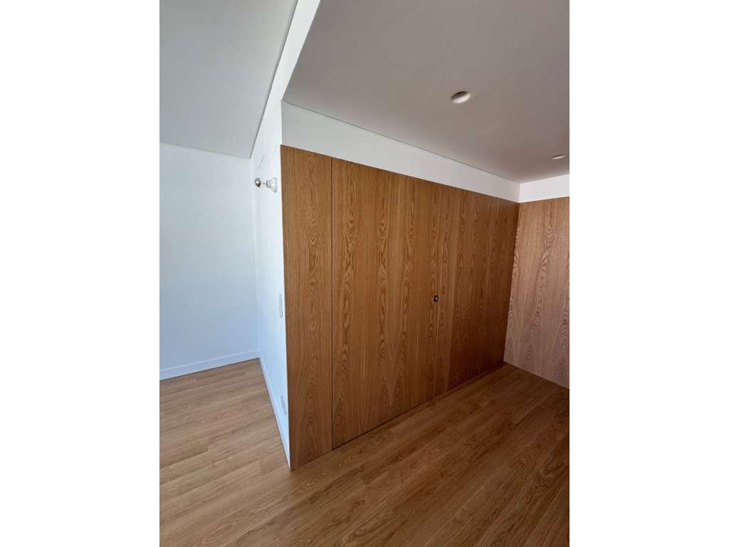 Moradia T3 com Garagem e Suite a venda na Maçã Sesimbra-17