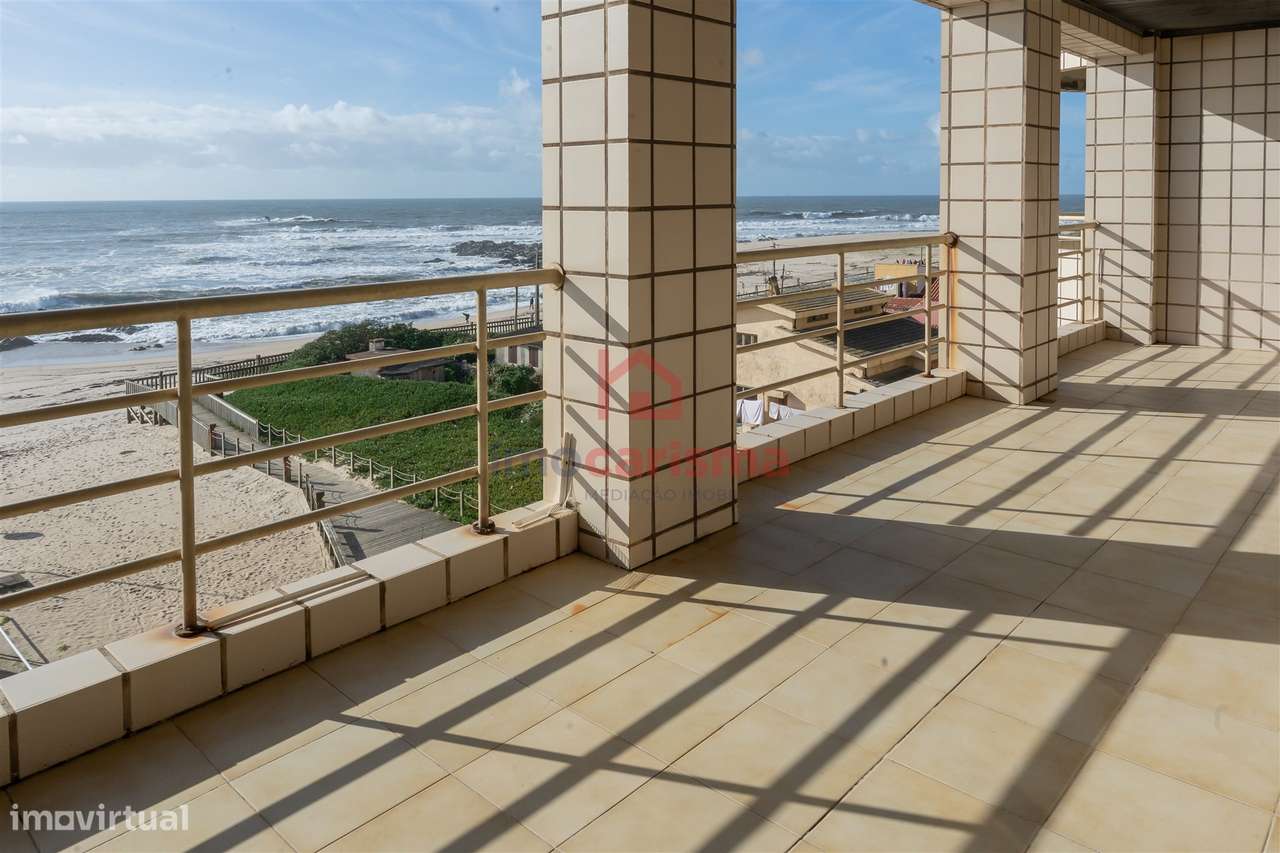 Apartamento T3+1 Duplex na 1.º Linha em Frente à Praia em Aver-o-Mar-9