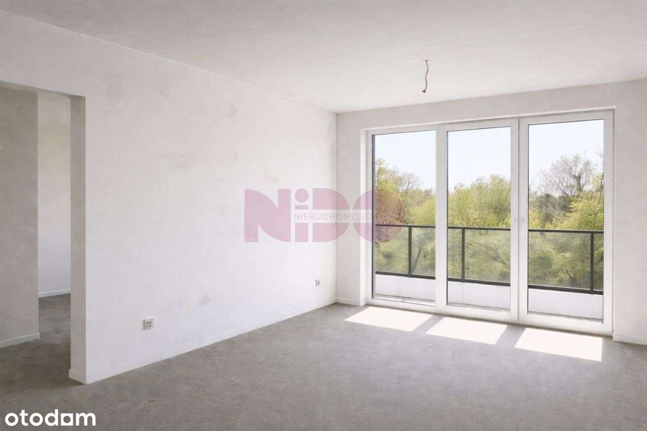 Duży balkon od strony południowej z widokiem na zieleń- blisko uczelni-2