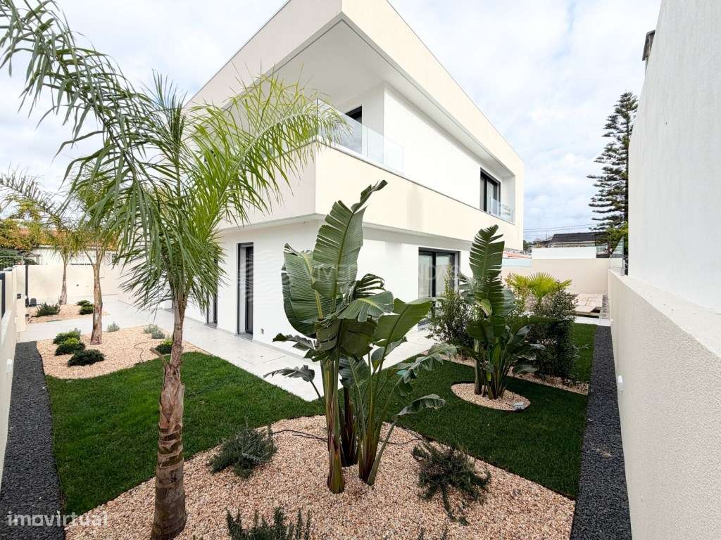 Moradia T4 com 4 Suites, Piscina e Garagem em Belverde, Seixal - Grande imagem: 2/47