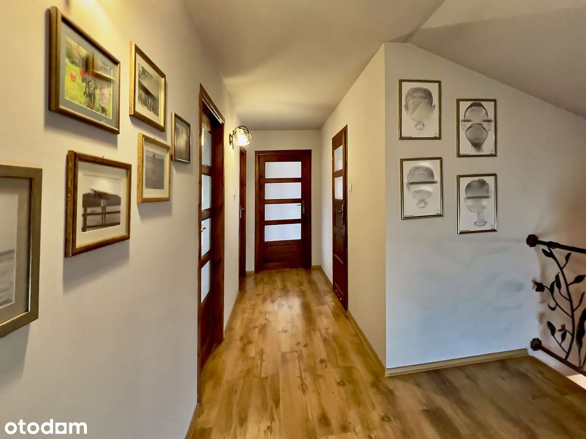 Przestronny dom z 7 pokojami i garażem W Chełmie.-10