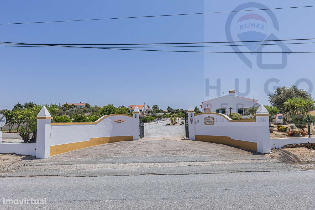 Quinta com 1,425 ha em Redondo-8