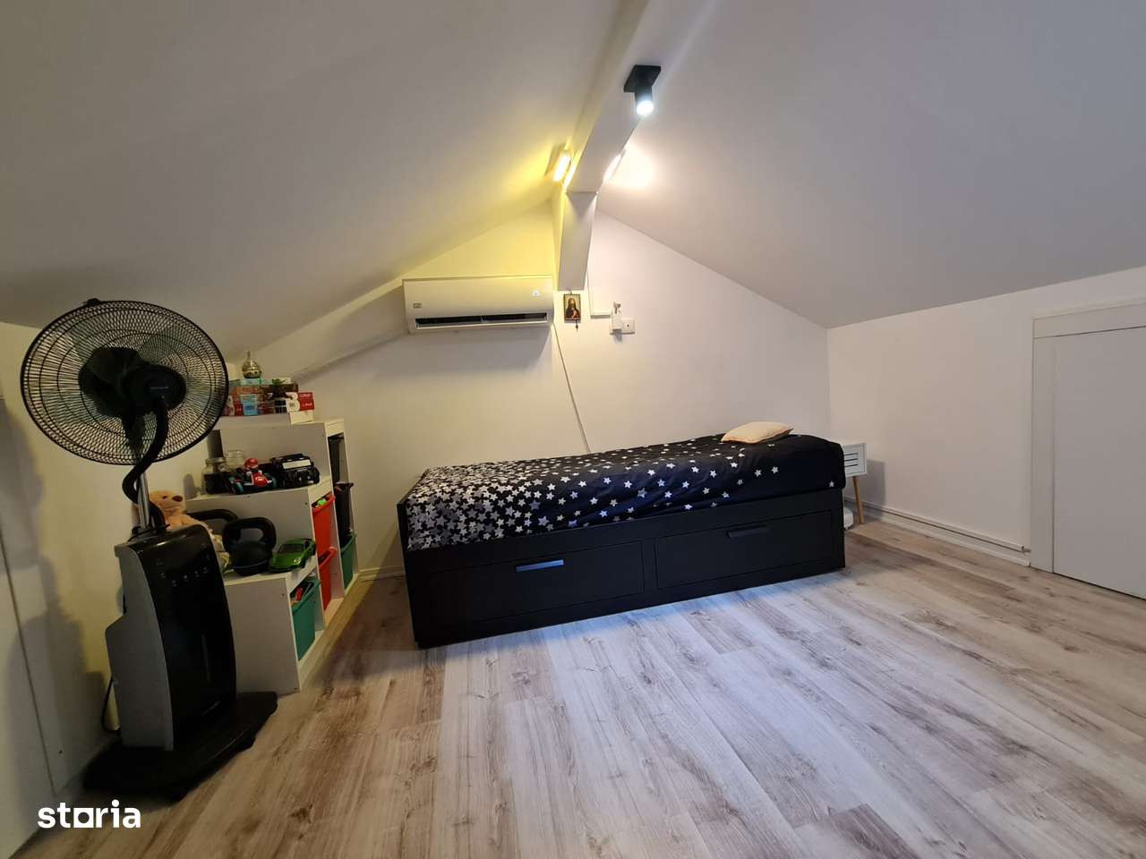 COSMOPOLIS - Vila Tip NC, cu mansarda si pergola-14