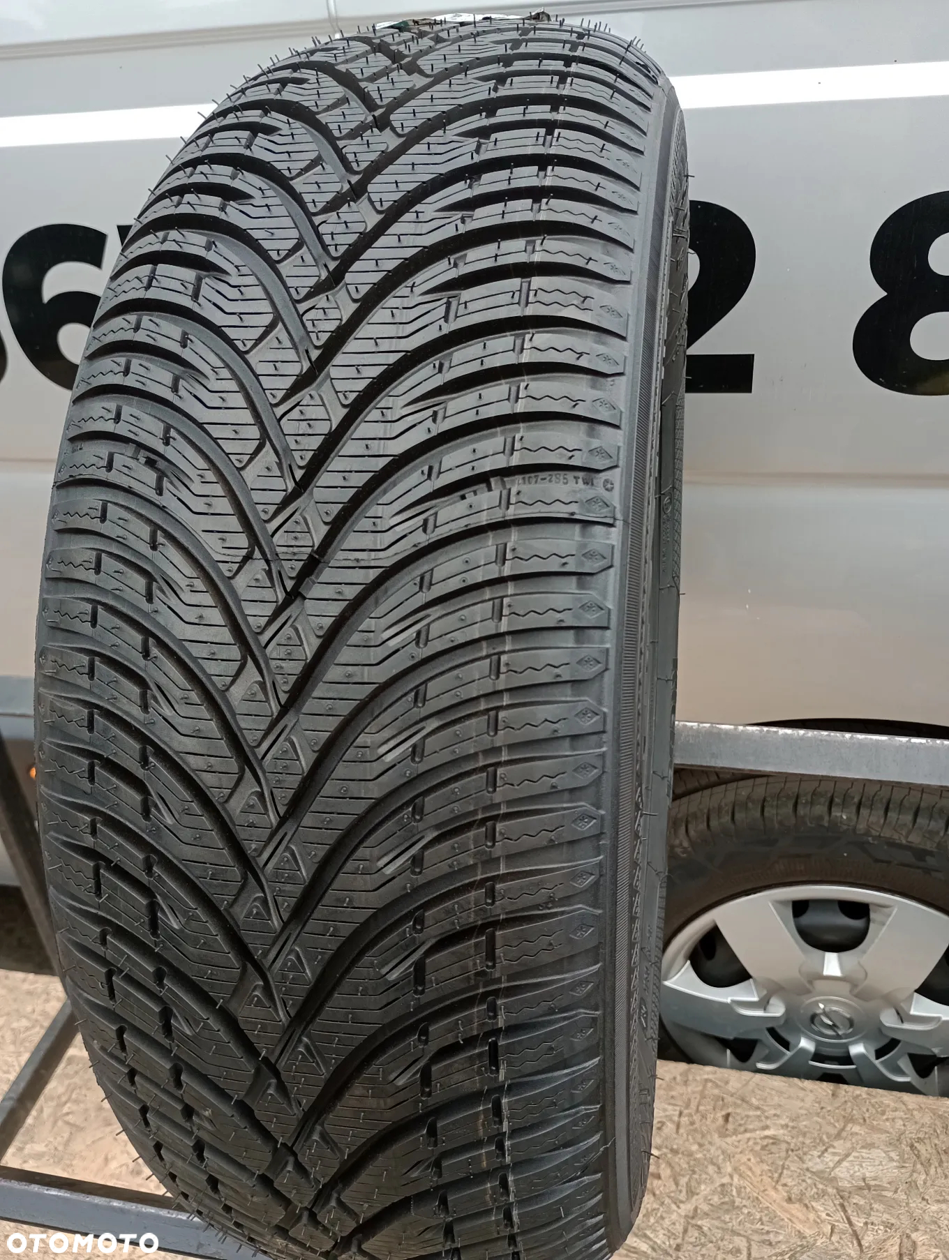 OPONA ZIMOWA 1x 205/60 R16 92H KLEBER KRISALP HP3 - 4