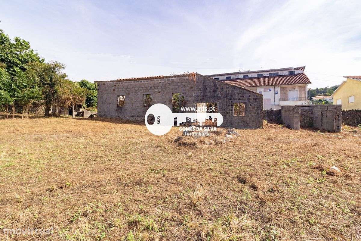 Ruínas em Esporões com terreno de 6.611m2 em área de construção-19