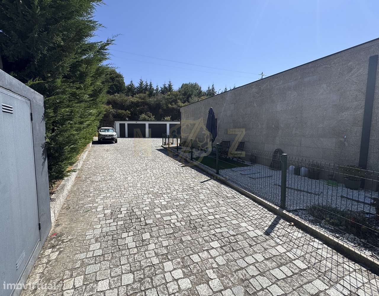 Moradia em Banda T2 - Enorme Jardim privado-20