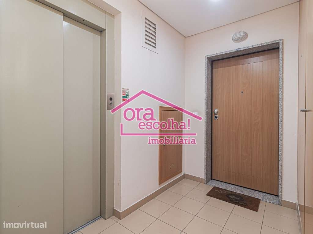 Apartamento T2 recente com 100 m2, Suíte e Parqueamento em Paio Pires!-17