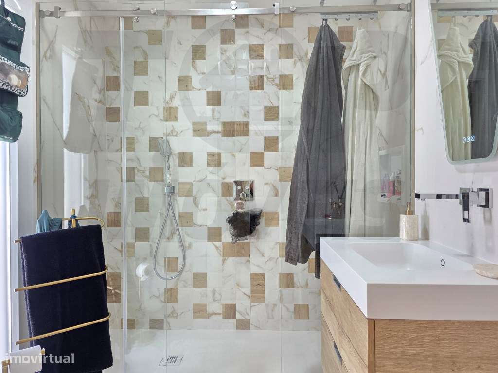 Moradia de Luxo V6 com Piscina, Terraço e Acabamentos de Alta Quali...-16