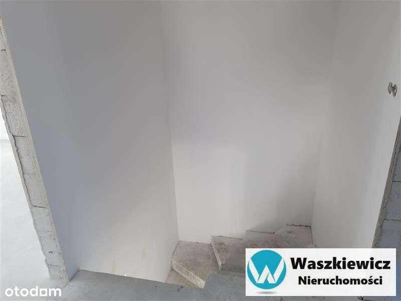 dom z piękną działką-9